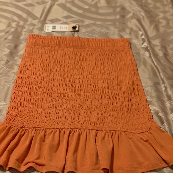 BCBG smocked mini skirt 🔥 - Picture 6 of 13